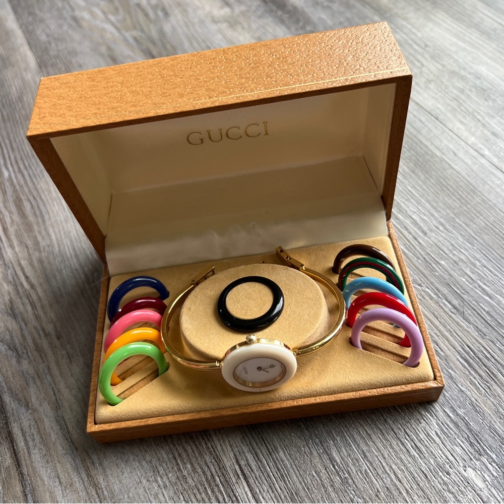 Gucci 1100 Interchangeable Bezel Watch